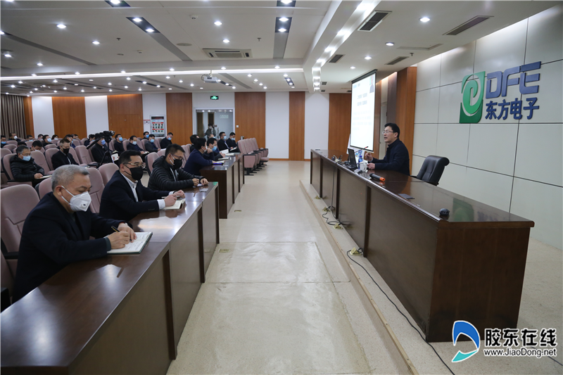 替换词：创新智造 与时偕行